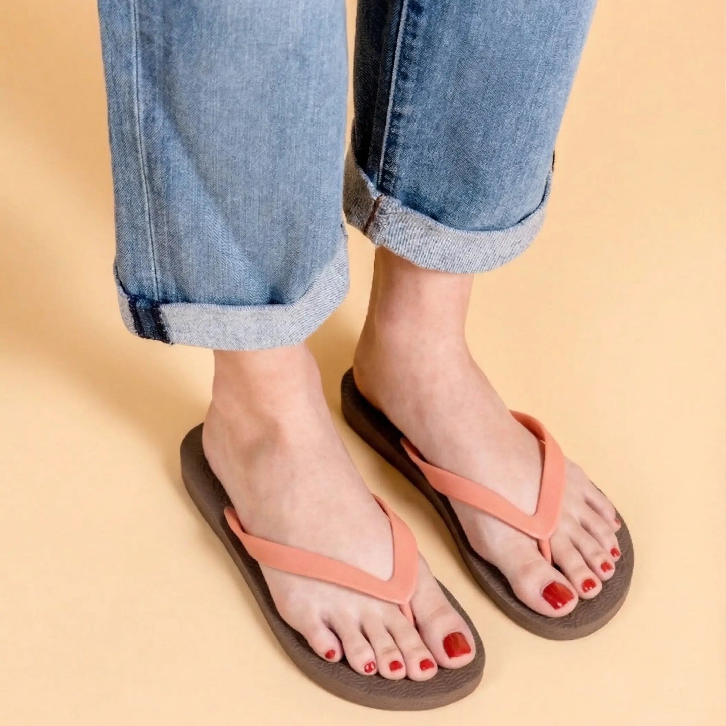 view:closeup;variant:brown|peach