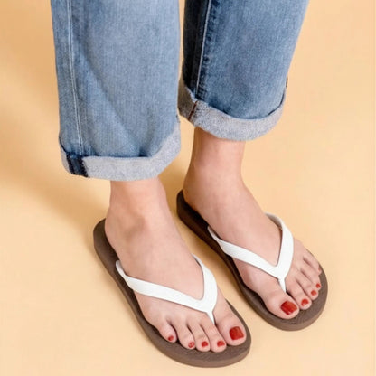 view:closeup;variant:brown|white