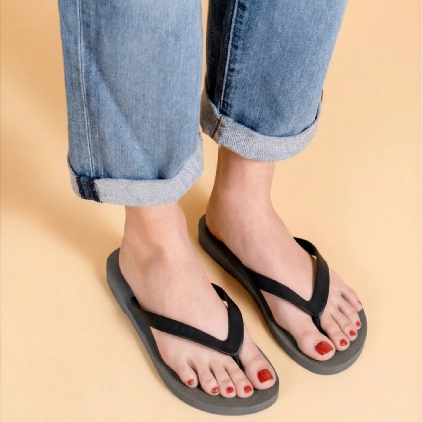 view:closeup;variant:grey|black