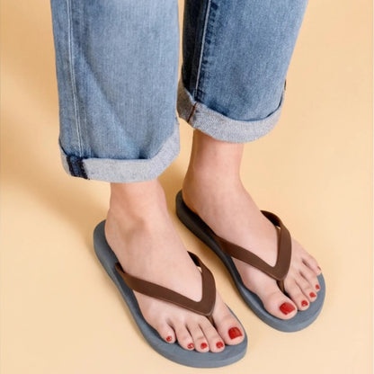 view:closeup;variant:grey|brown