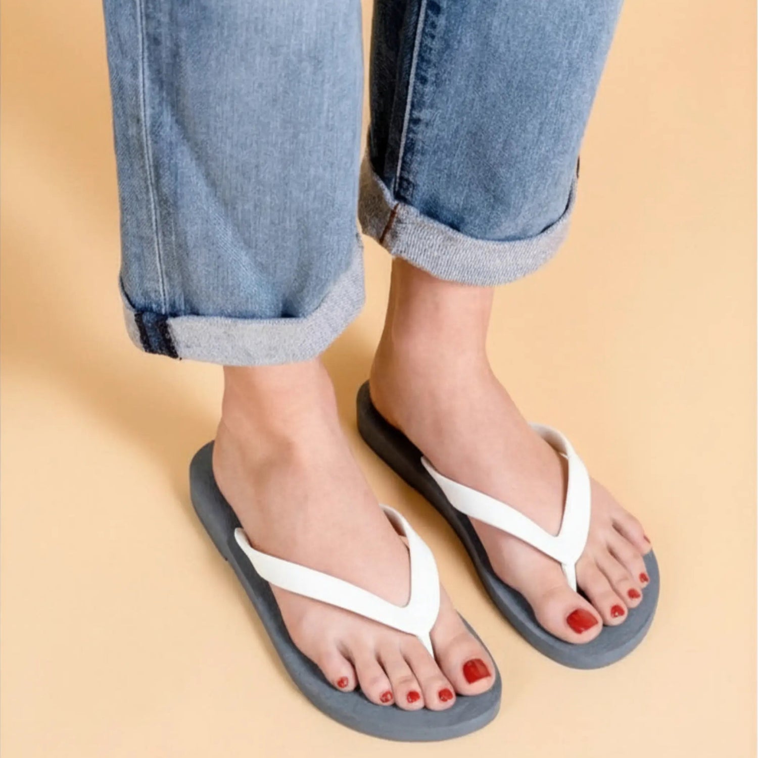 view:closeup;variant:grey|white