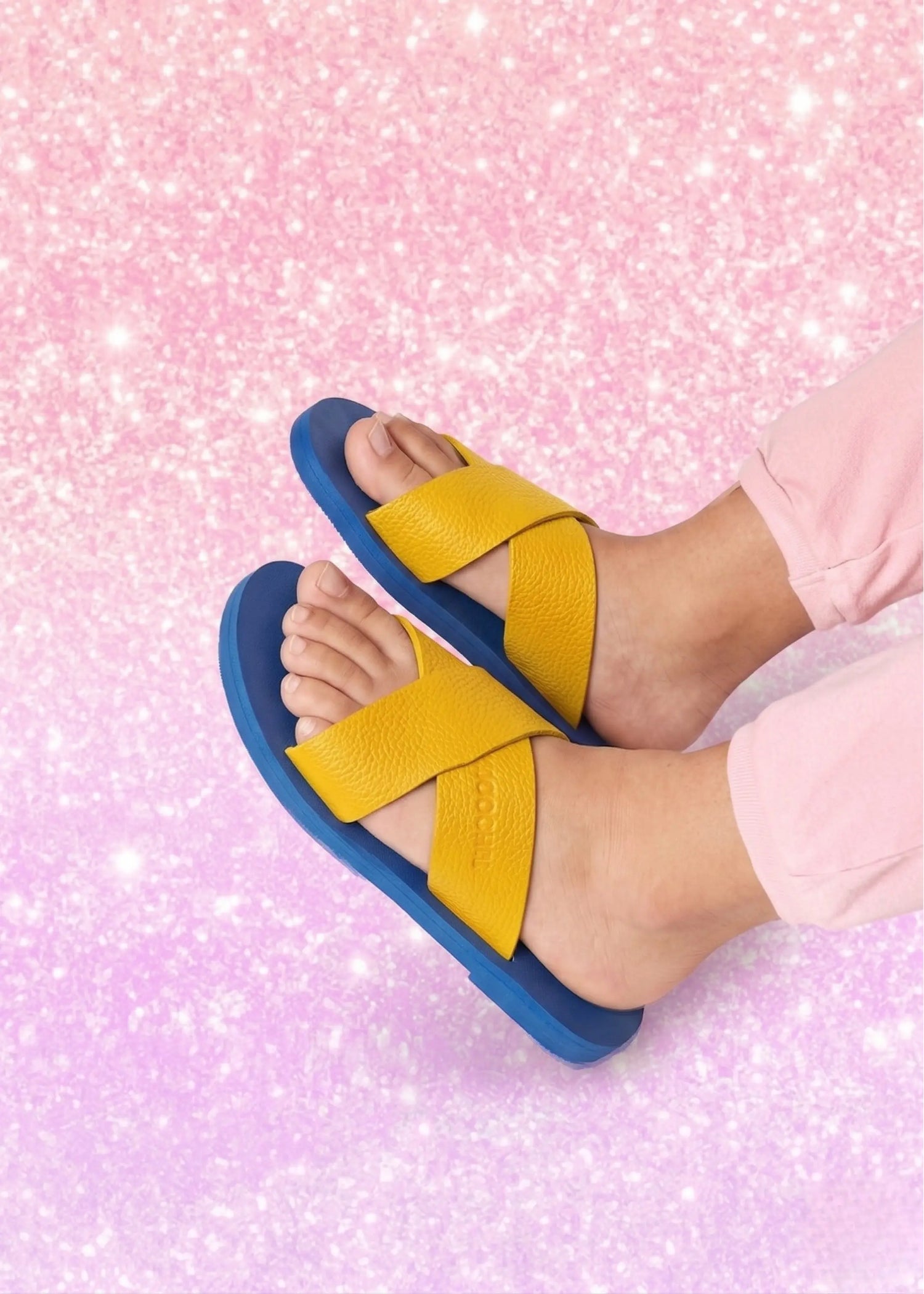 view:closeup;variant:blue|yellow