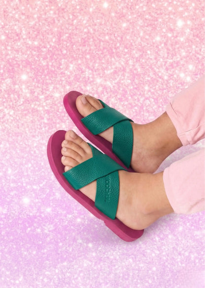 view:closeup;variant:hot pink|green