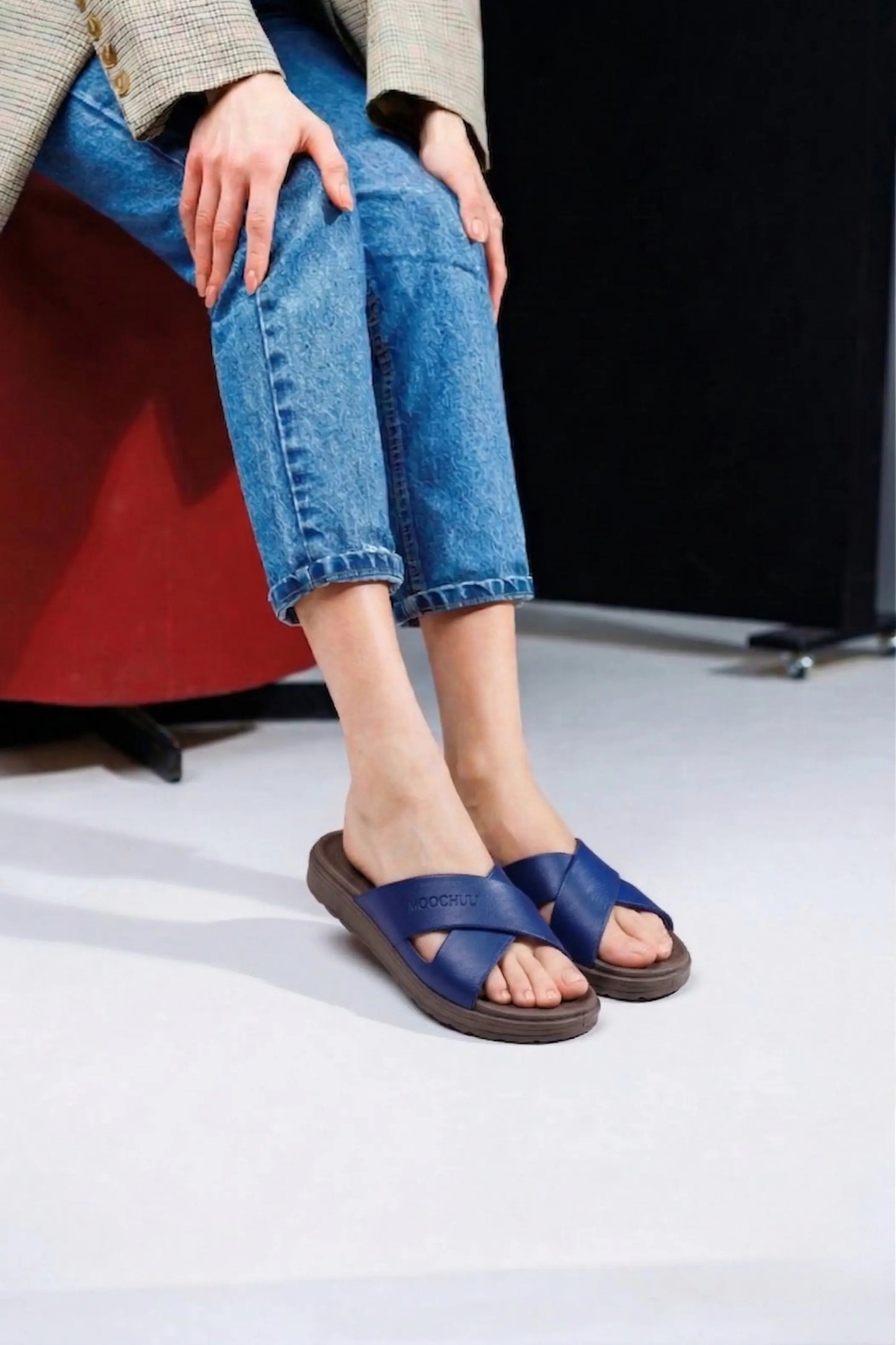 view:closeup;variant:brown|blue