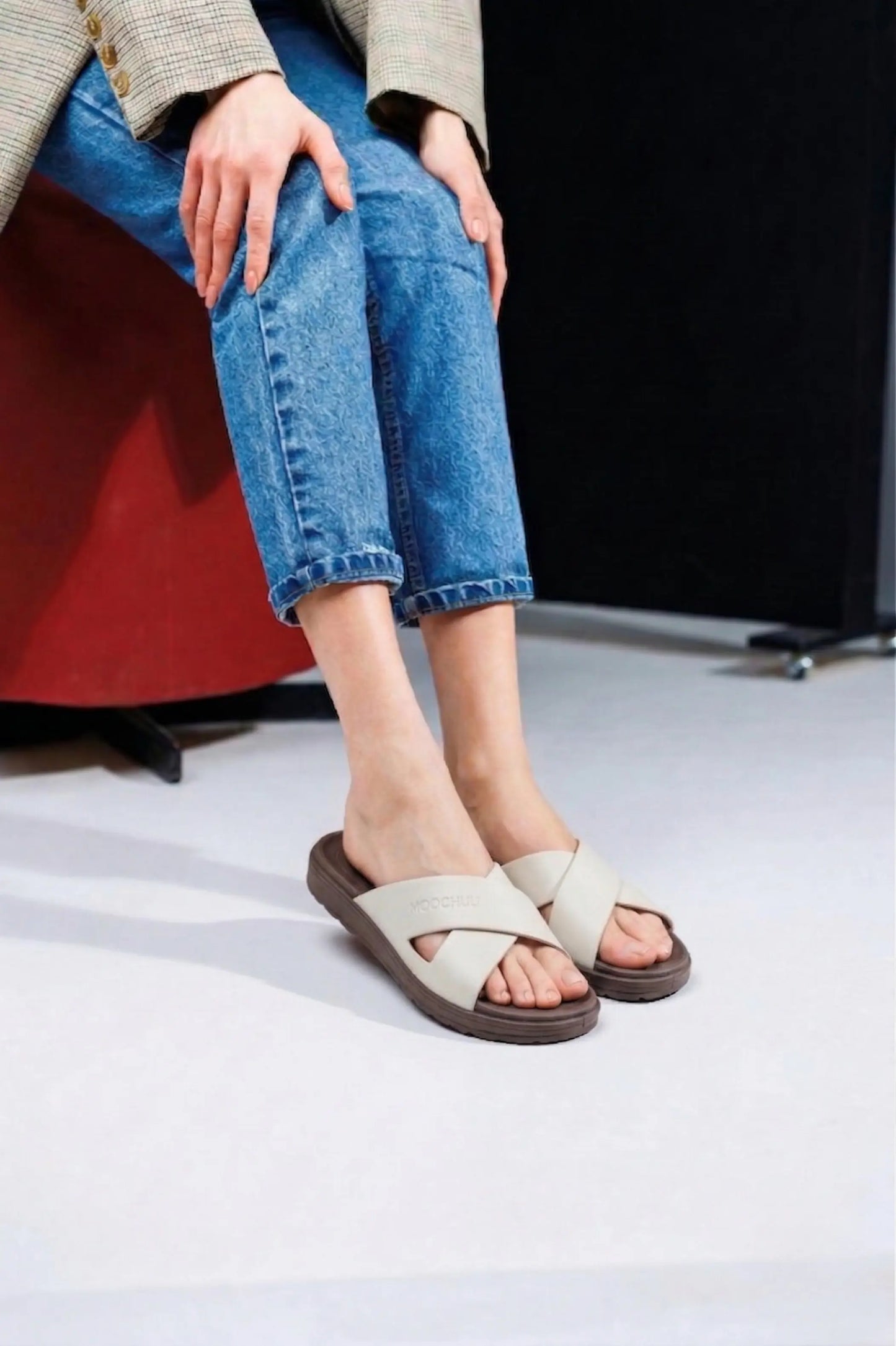 view:closeup;variant:brown|white