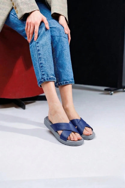 view:closeup;variant:grey|blue
