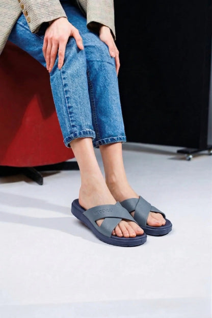 view:closeup;variant:navy|grey