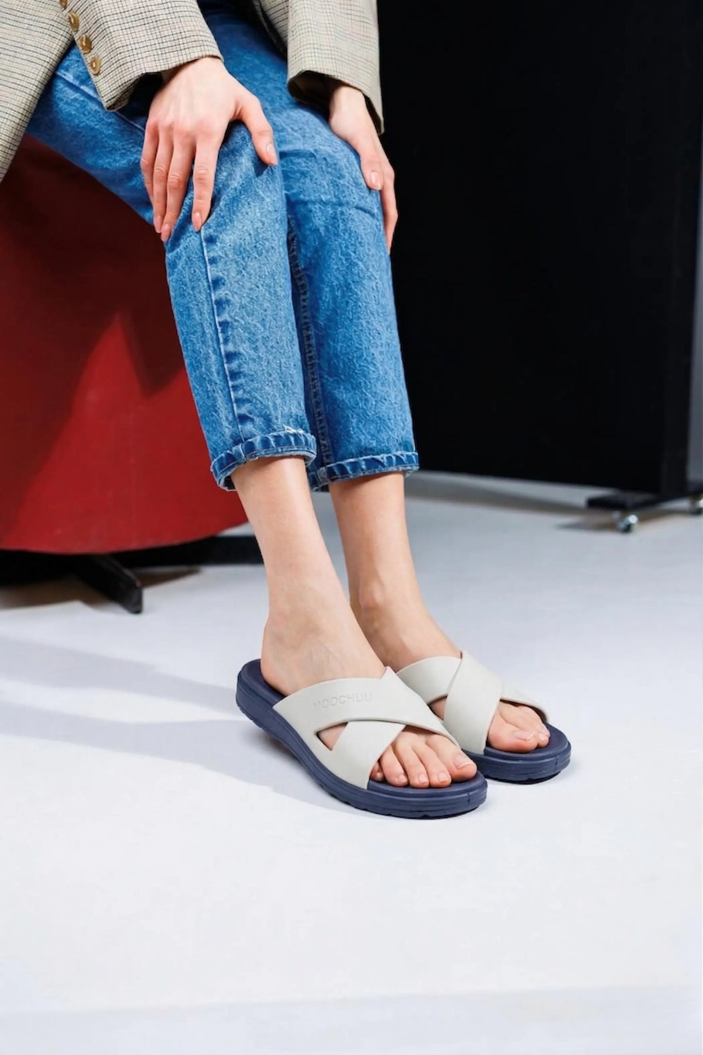 view:closeup;variant:navy|white