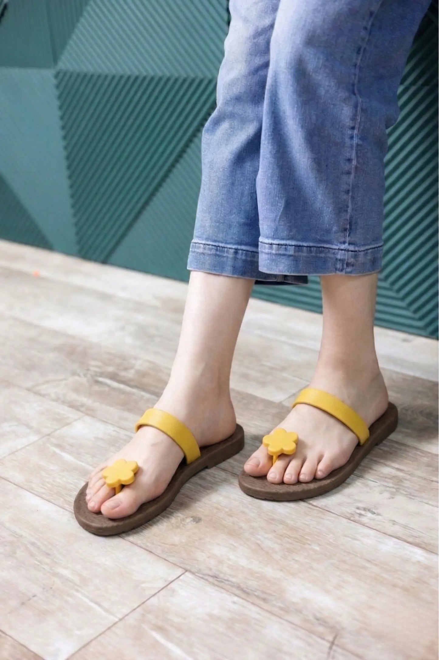 view:closeup;variant:flower|brown - yellow