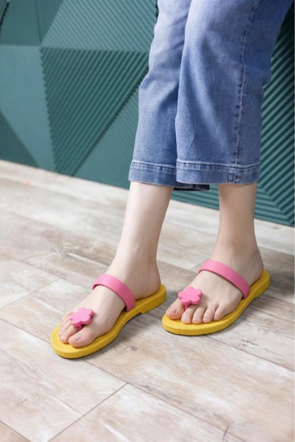 view:closeup;variant:flower|yellow - light pink