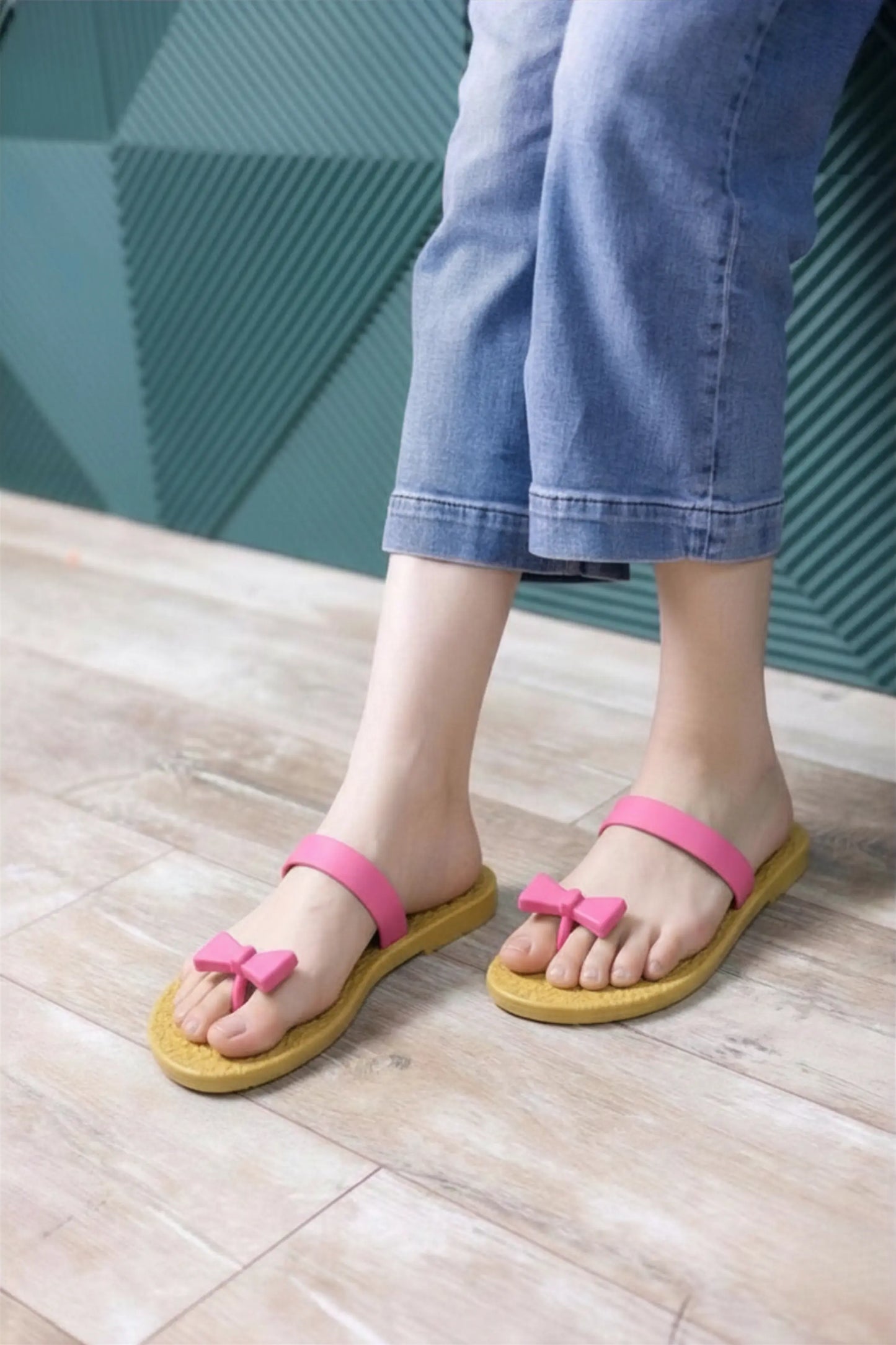 view:closeup;variant:ribbon|yellow - light pink