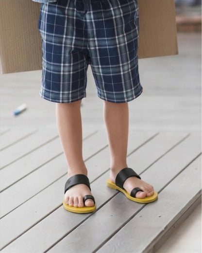 view:closeup;variant:yellow|black