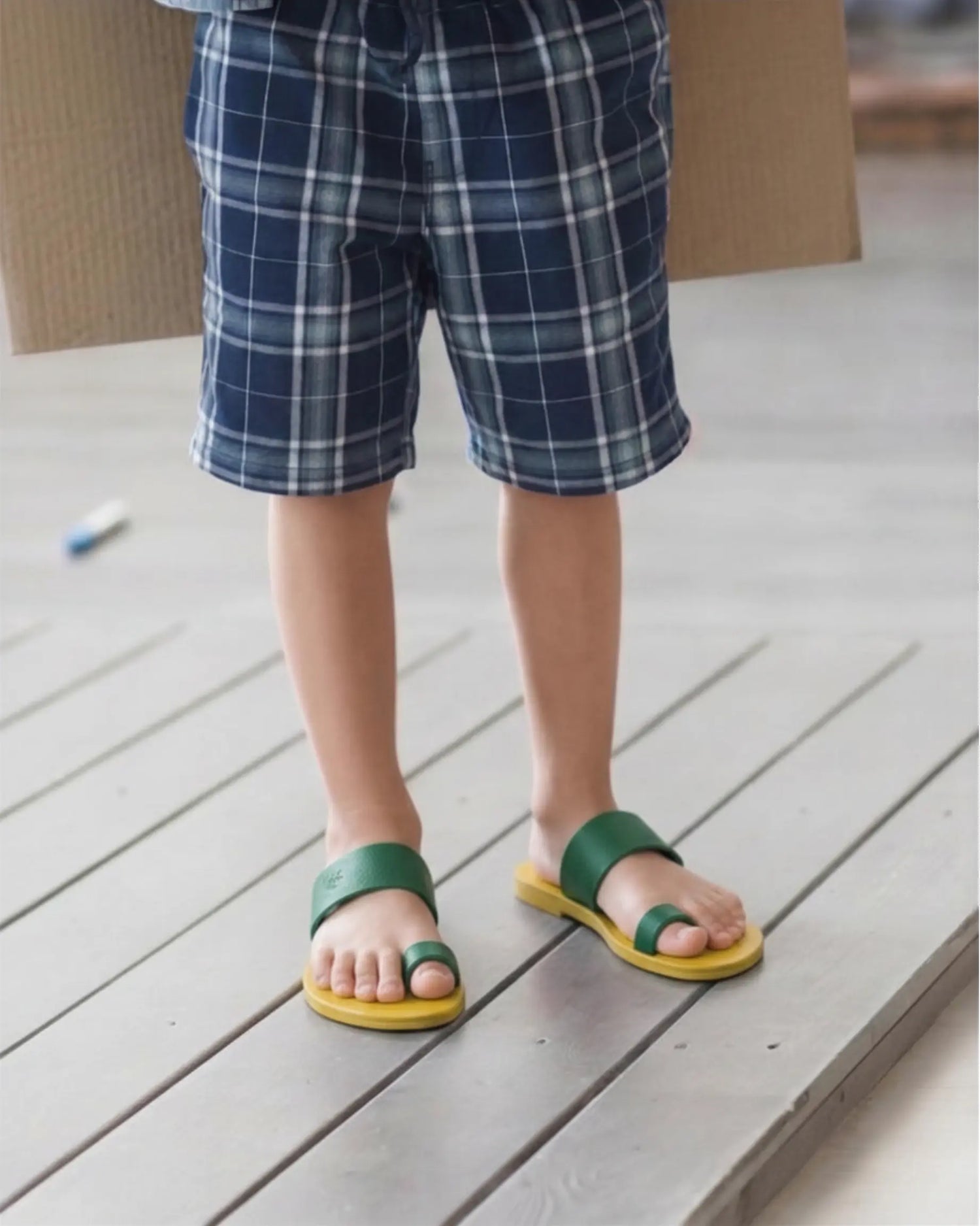 view:closeup;variant:yellow|green