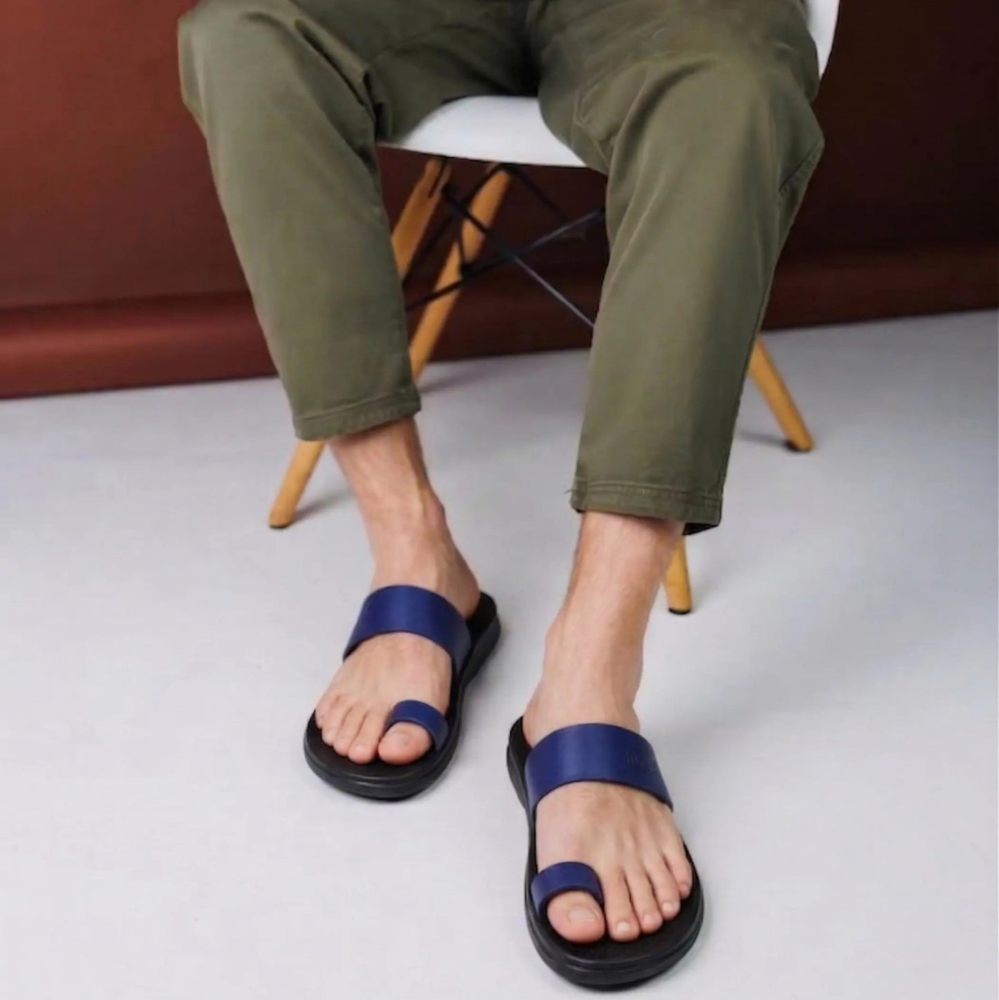 view:closeup;variant:black|blue