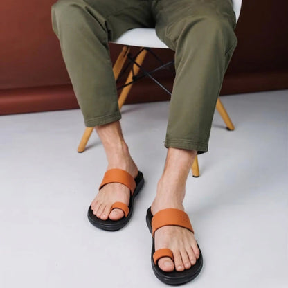 view:closeup;variant:black|orange