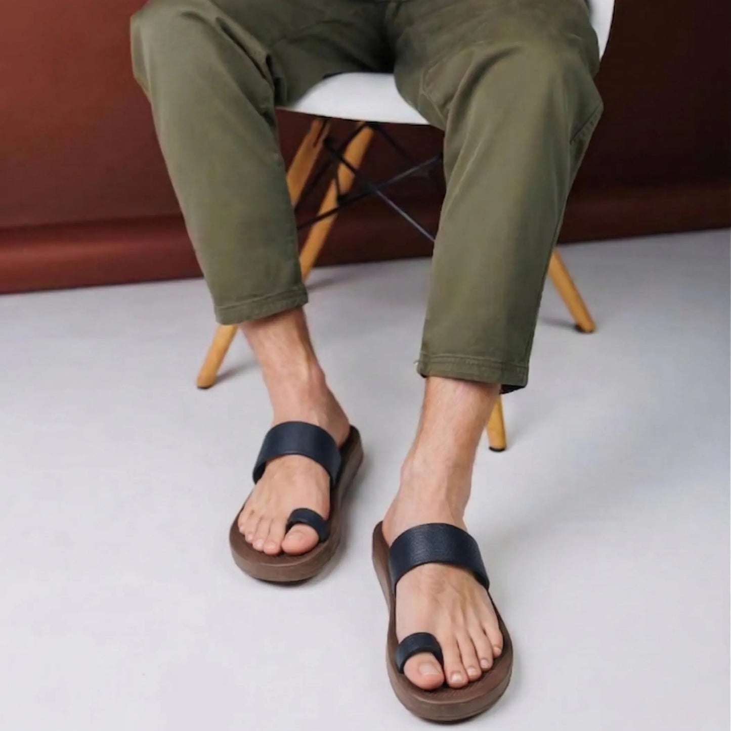 view:closeup;variant:brown|black