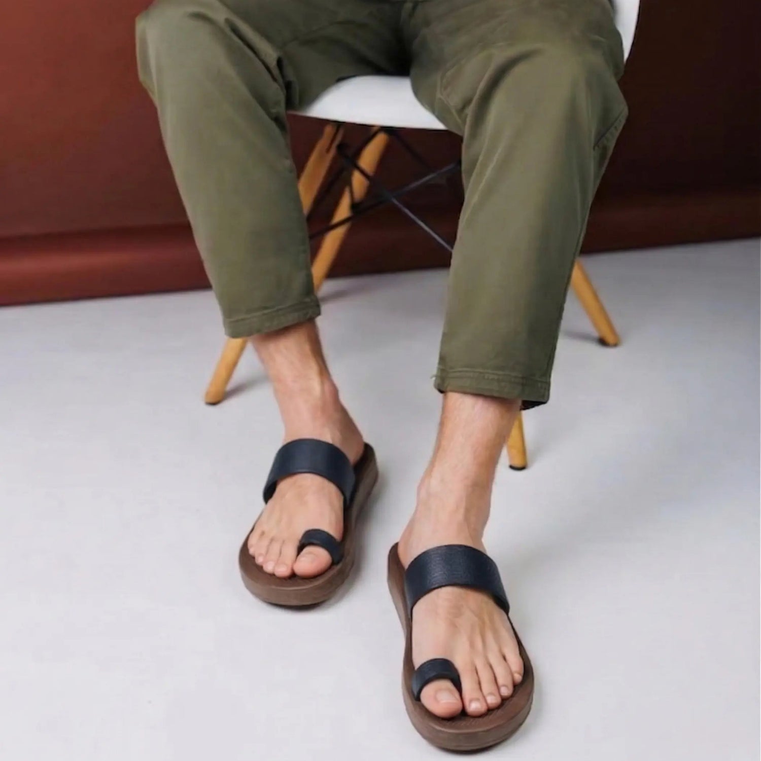 view:closeup;variant:brown|black