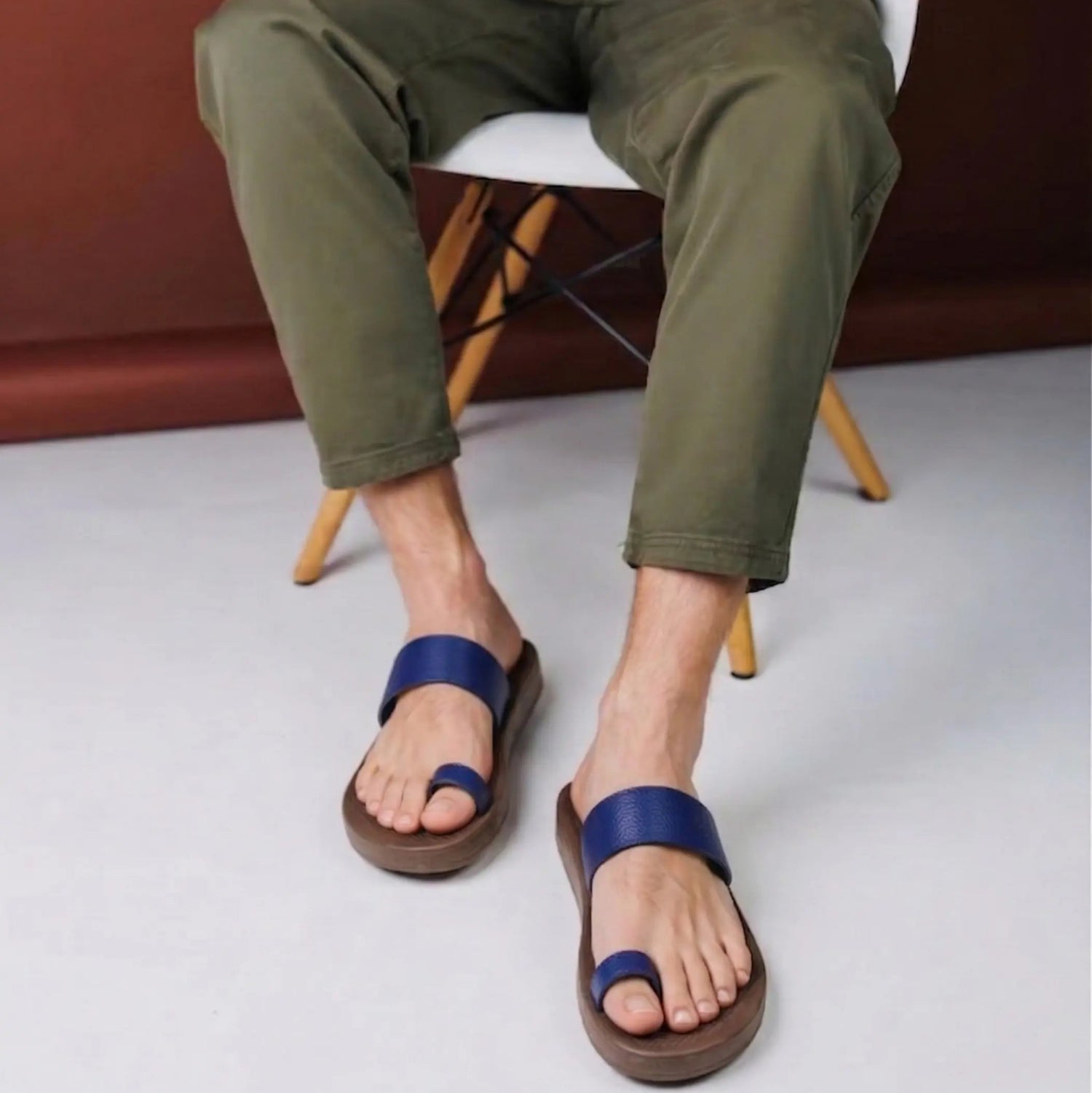 view:closeup;variant:brown|blue