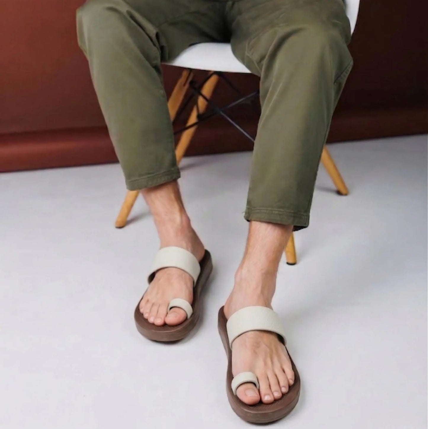 view:closeup;variant:brown|white