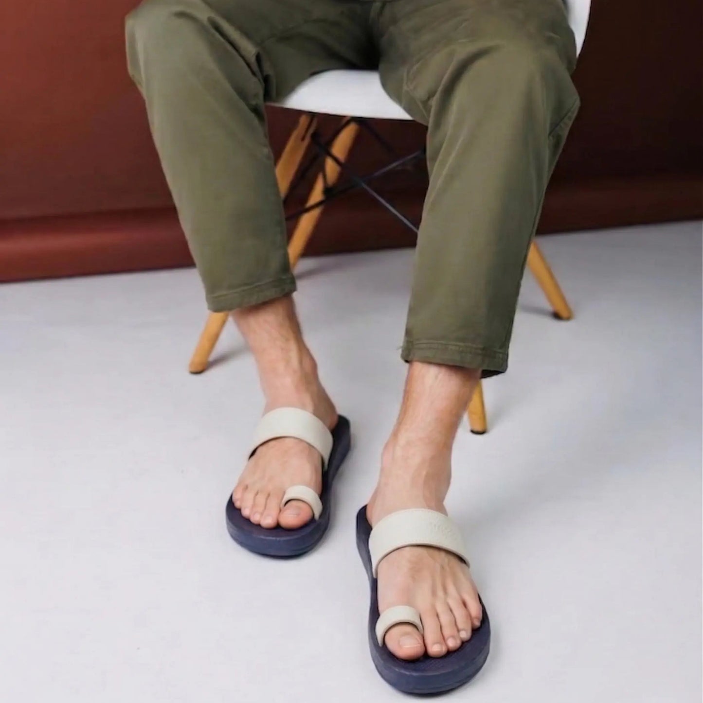 view:closeup;variant:navy|white