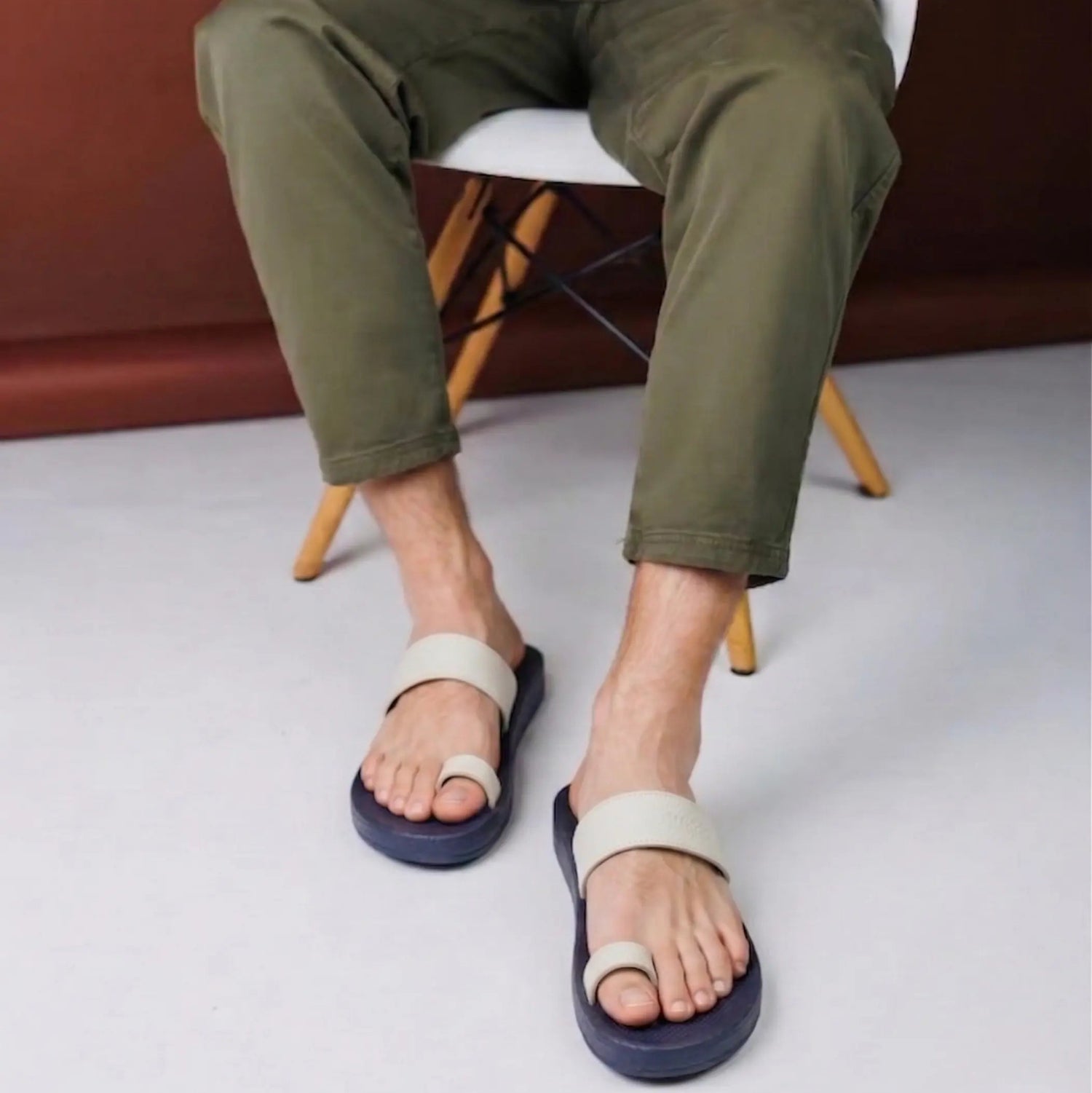 view:closeup;variant:navy|white
